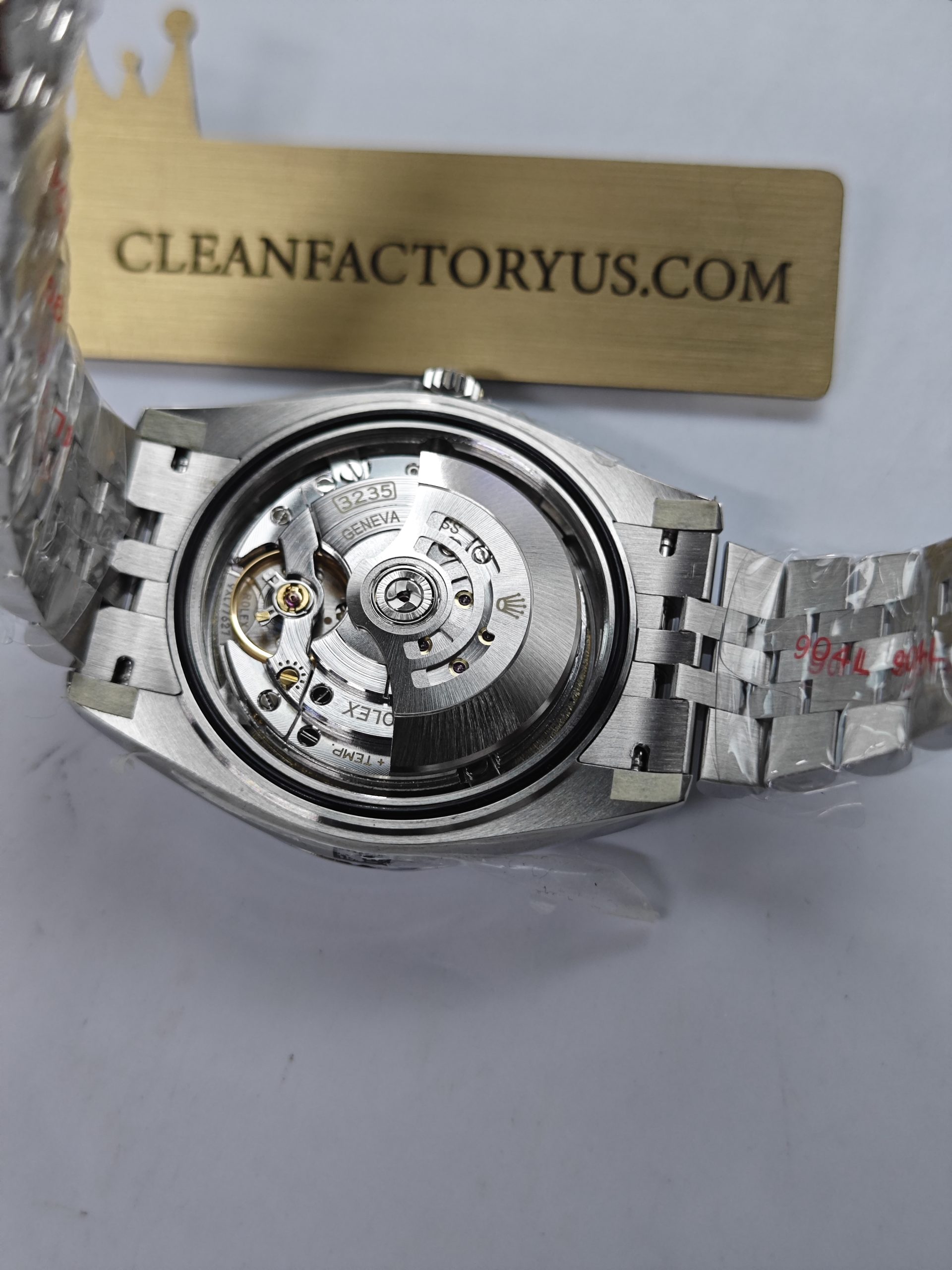 Clean Factory Datejust 41mm 126334 Jubilee, Gradient Green Dial, White Gold Fluted Bezel