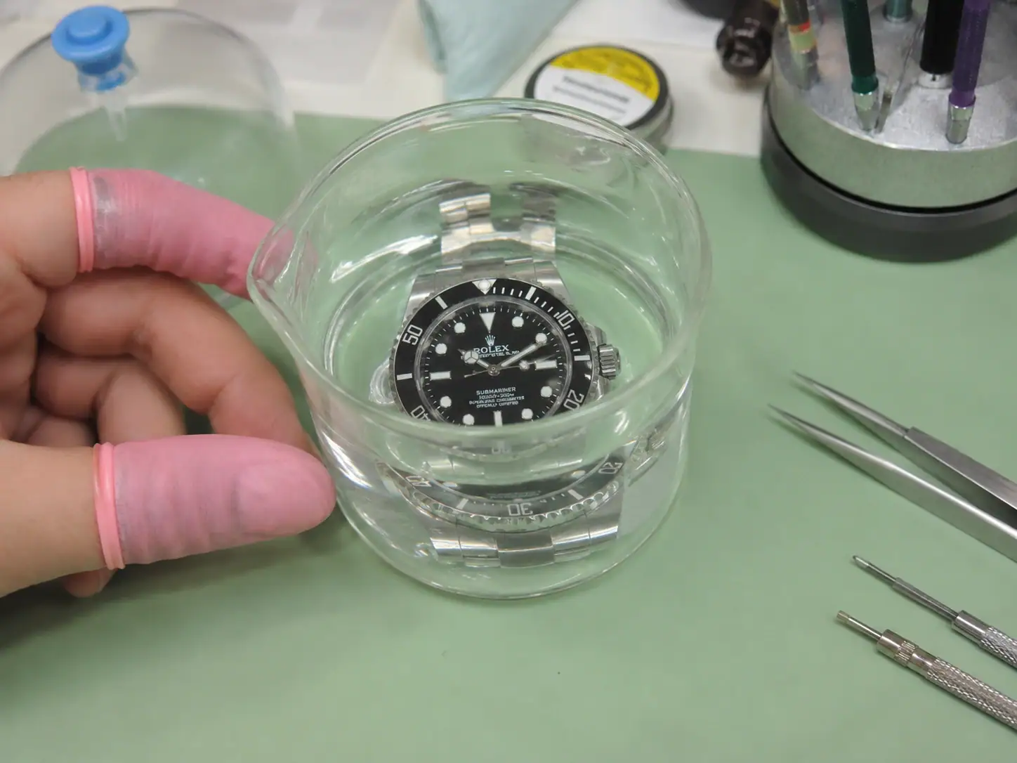 Chamber pressure testing equipment verifying watch case hermetic seal and water resistance